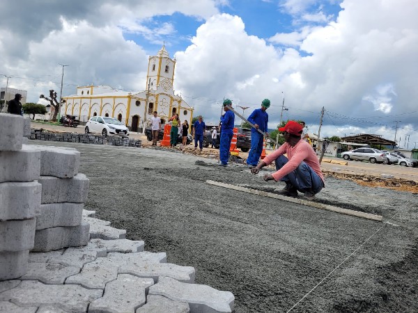 Lagoa do Mato ganha praça nova (em construção)